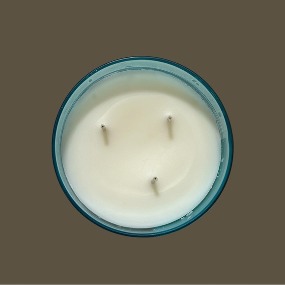 Bath and Body Works Sweet Kiwi and Starfruit Scented Candle - Picture 3 of 3